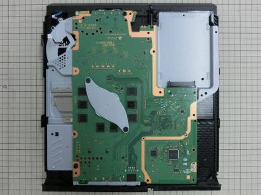 Новости - Разборка новой модели PlayStation 4 CUH-1200 показала много различий с CUH-1100 Новости - Разборка новой модели PlayStation 4 CUH-1200 показала много различий с CUH-1100